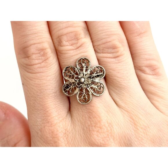Filigree Floral Handmade Petaled Highly Detailed Silver Toned Vintage Ring - Picture 8 of 10